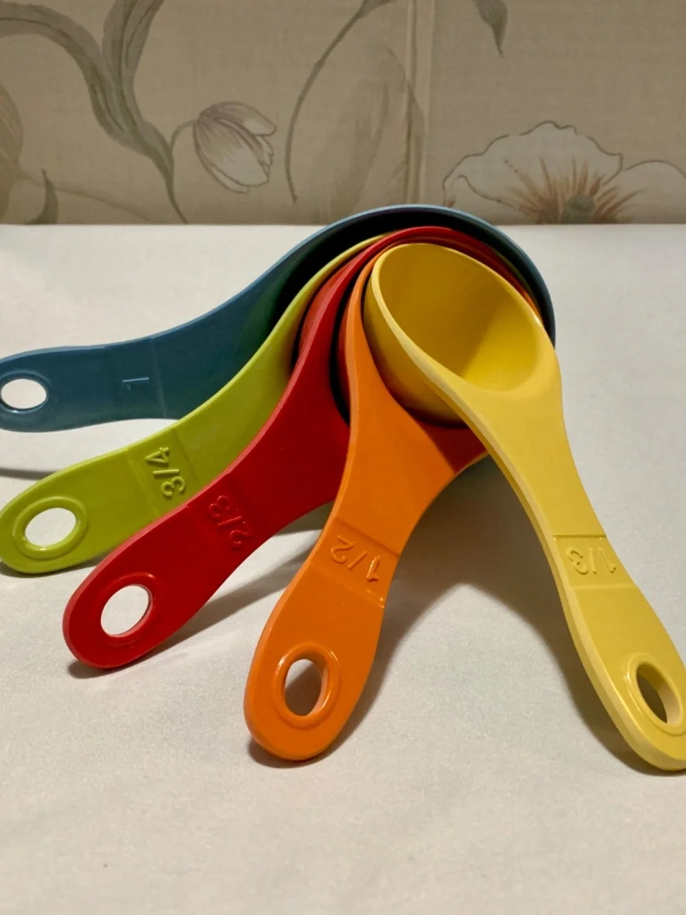 Colorful 5Pc Resin Measuring Set - 1/3 cup, 1/2 cup, 2/3 cup, 3/4 cup, and 1 cup